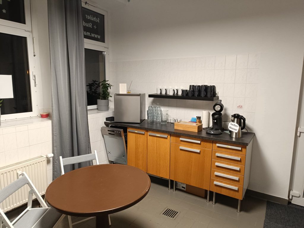 W85 Wartezimmer Küchenzeile